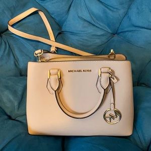 Brand new used once Michael Kors shoulder bag
